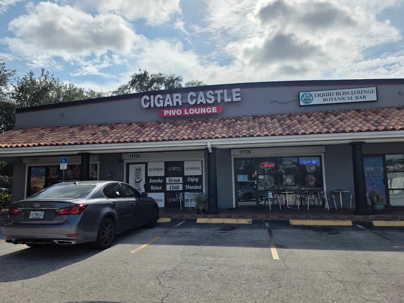 Cigar Castle storefront